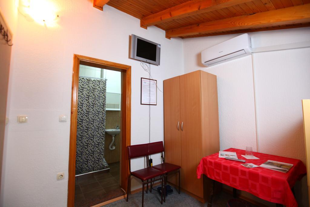 Hostel Cuba Banja Luka Buitenkant foto