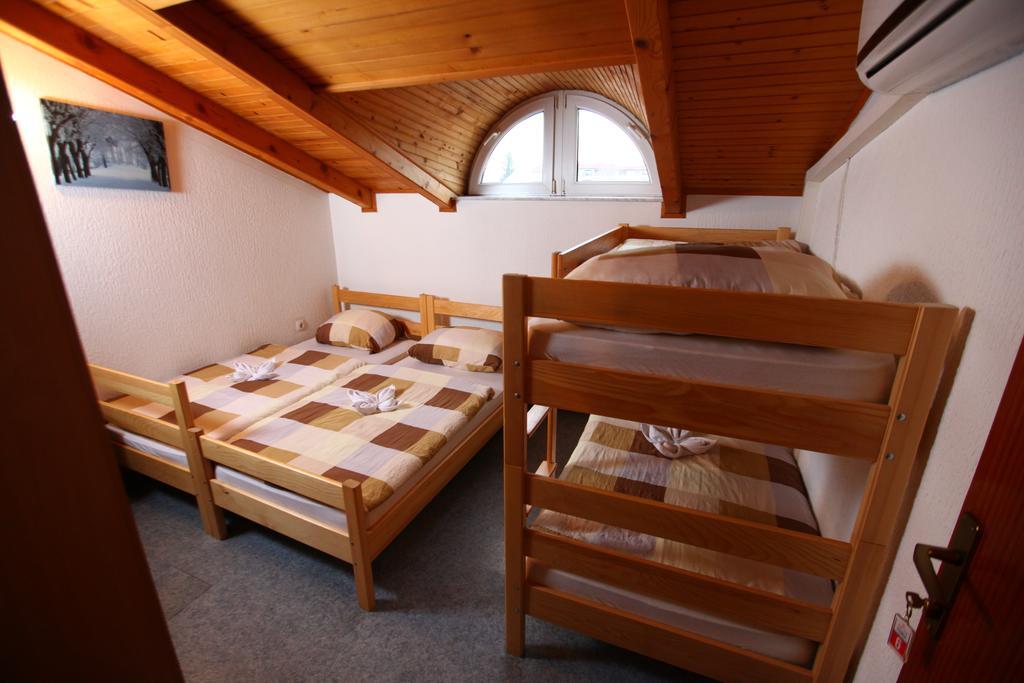Hostel Cuba Banja Luka Buitenkant foto