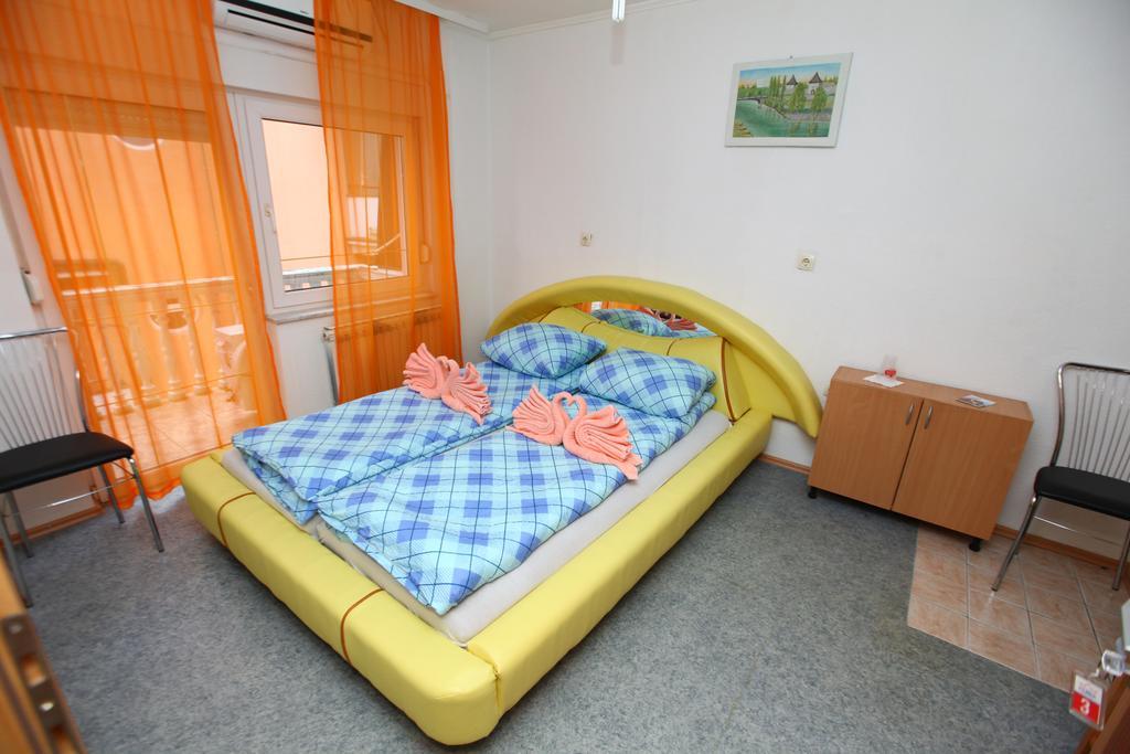 Hostel Cuba Banja Luka Buitenkant foto