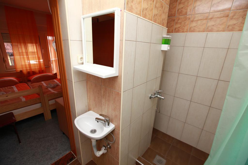 Hostel Cuba Banja Luka Buitenkant foto